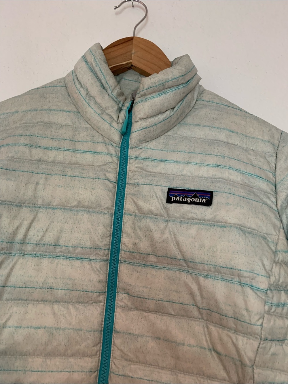 Patagonia Women's Light Mint Quilted Puffer Jacket with Teal Zippers | S - Picture 4 of 13